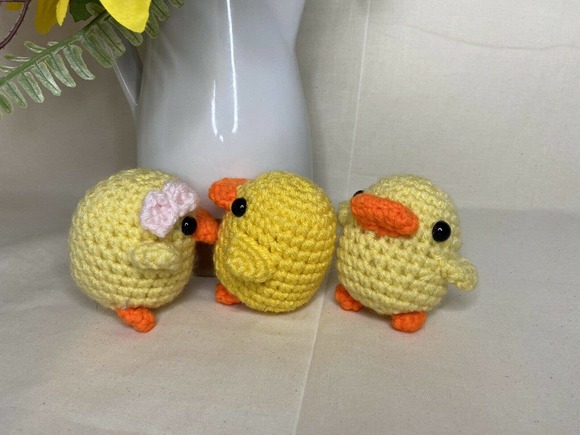 Simple Creations Crochet Decorations "Sibling Chicks" - Picture 4 of 4